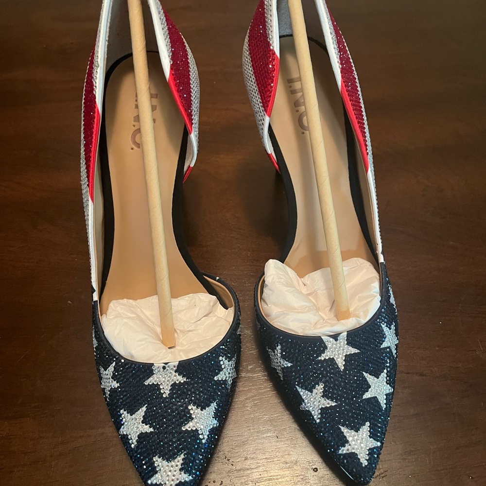 Stunning - 7.5 Women’s American Flag Rhinestone Embellished Heels - Never Worn